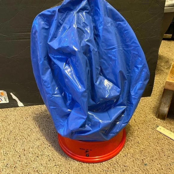 Disney Based on The Winnie The Pooh Works Happy Holiday inflatable Globe - Picture 7 of 8